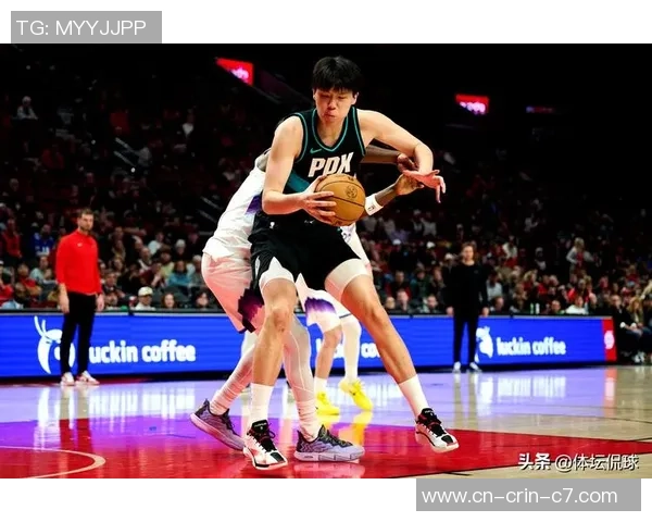 杨瀚森18+10+4背面暖心一幕！克林根仔细辅导 球迷等待激起潜力